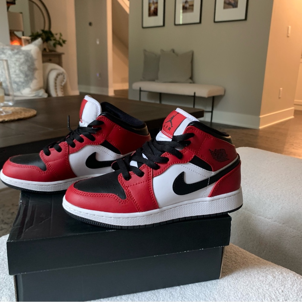 Air Jordan 1 Mid